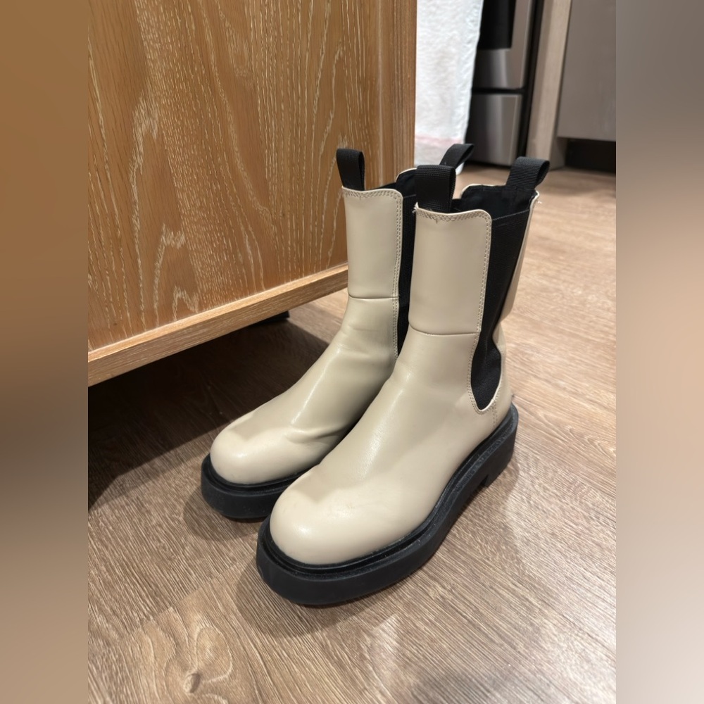 Stylish Cream and Black Chelsea Boots